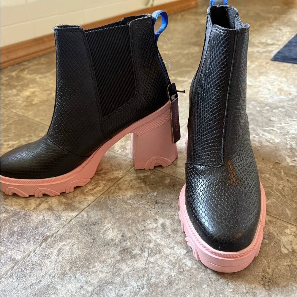 Sorel Black and Pink Heeled Boots with Chunky Platform
